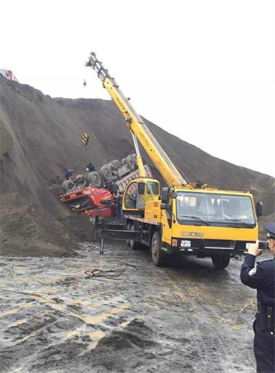 平塘上犹道路救援